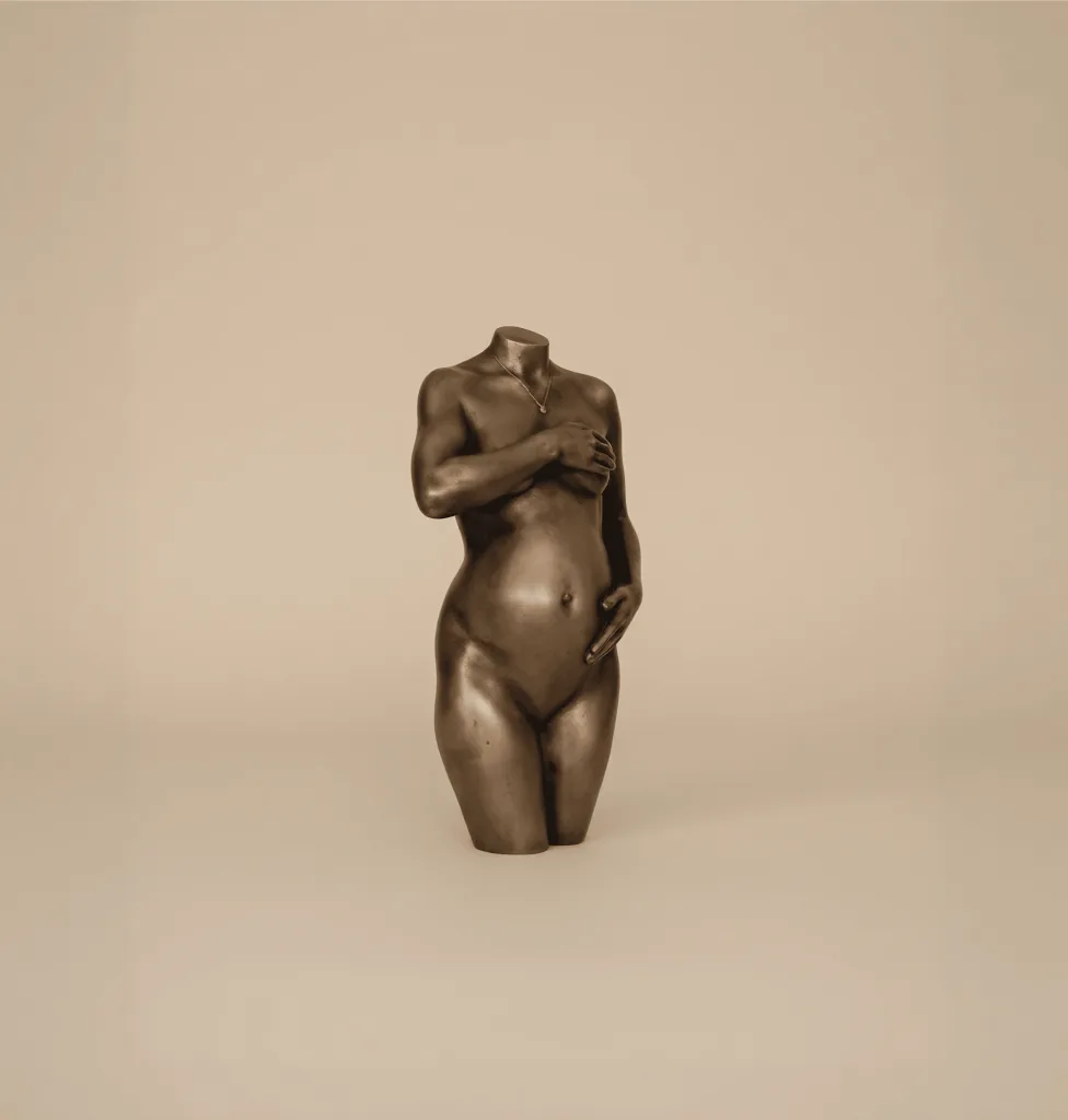 Bronzen zwangerschapsbeeld